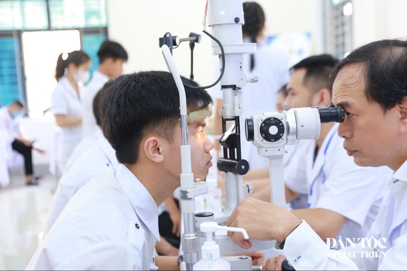 Khám mắt