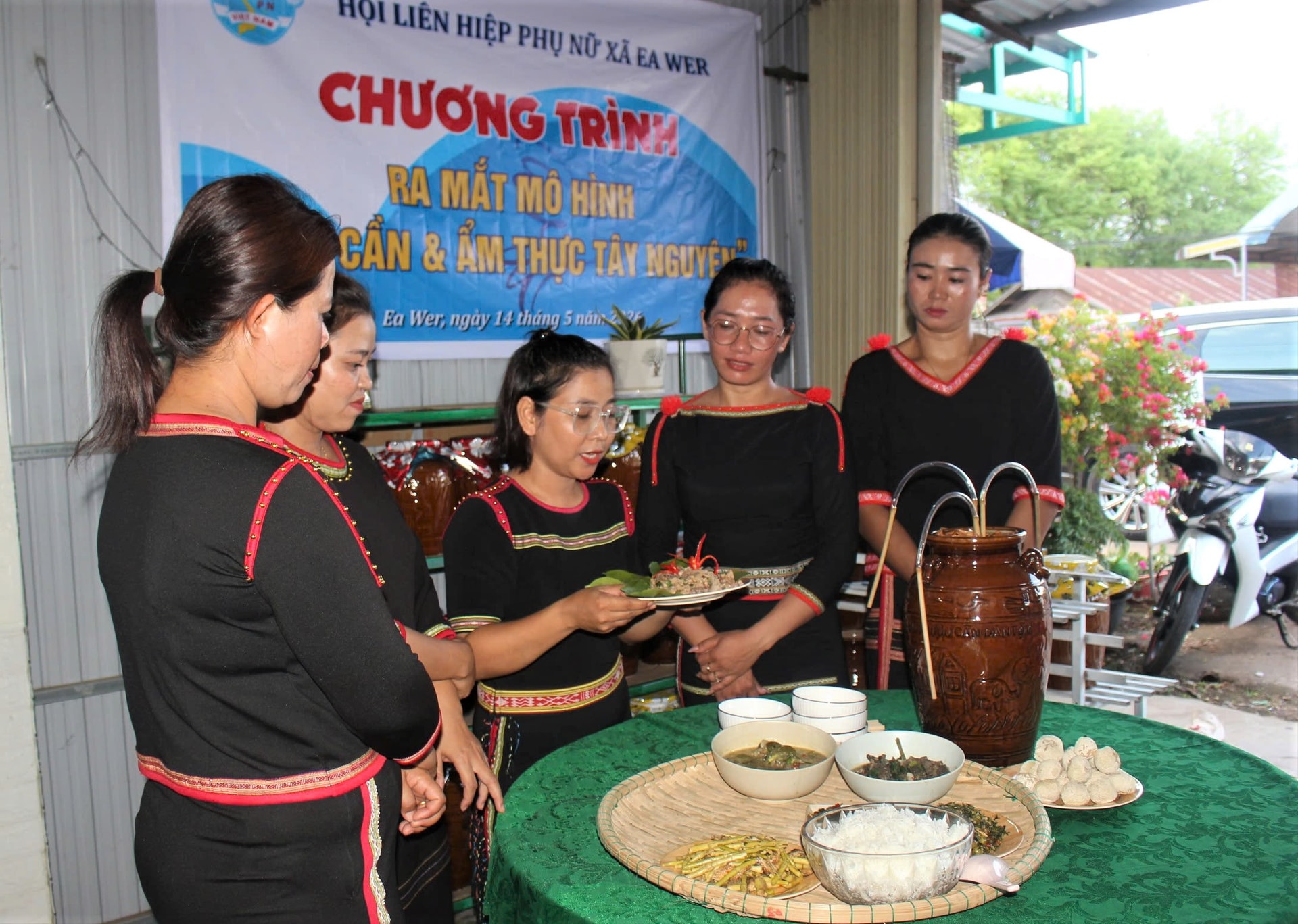 Phụ nữ khởi nghiệp với mô hình Rượu cần và ẩm thực Tây Nguyên