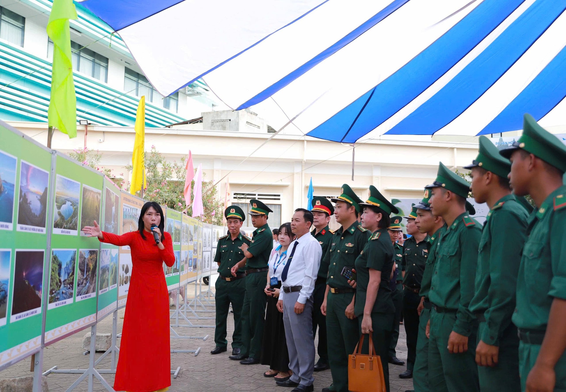 Triển lãm 1