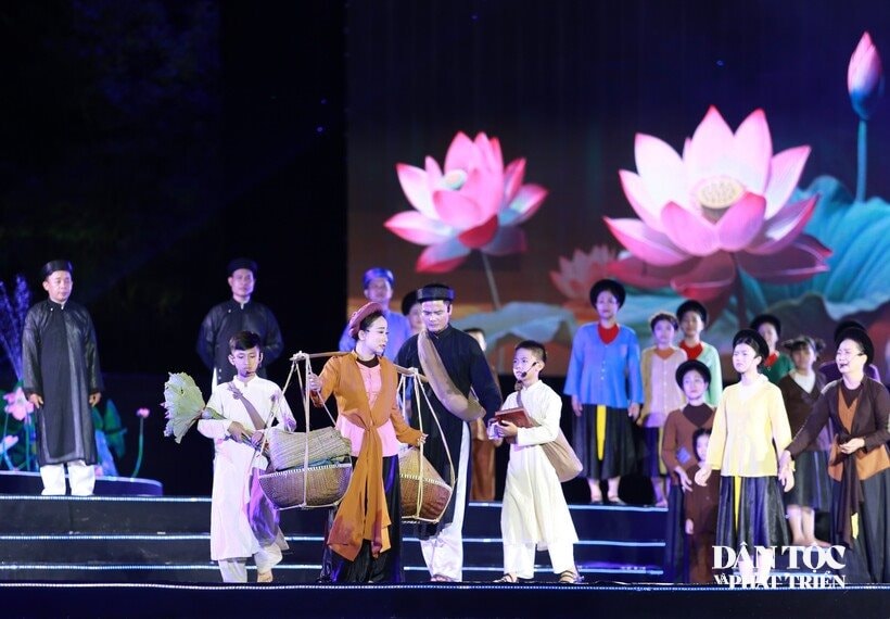 Chương trình nghệ thuật tại Lễ hội Làng Sen tái hiện hình ảnh, quê hương và cuộc đời, sự nghiệp cách mạng của Chủ tịch Hồ Chí Minh và gia đình tại quê hương