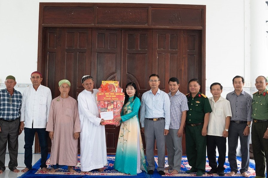tết dan toc cham 1