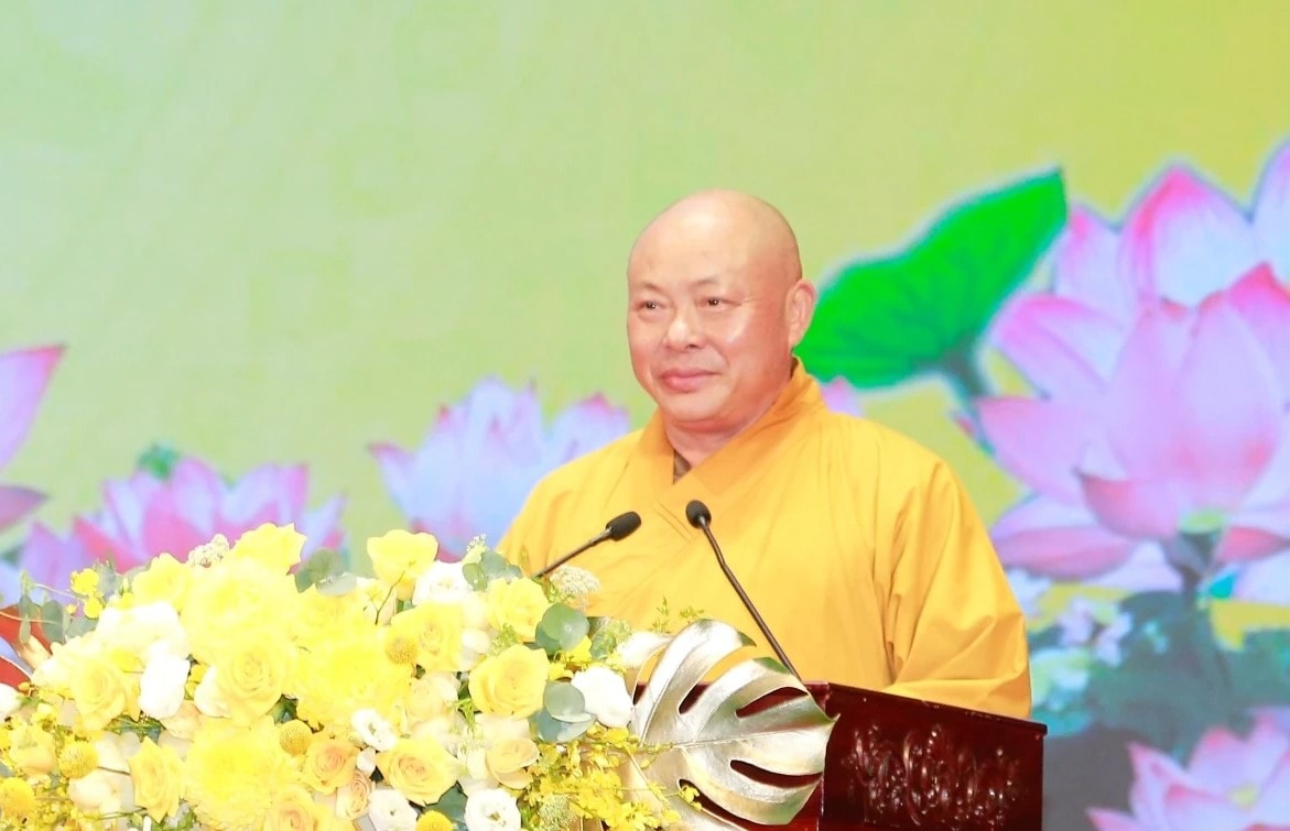 Thượng tọa Thích Tâm Định, Trưởng ban Trị sự Giáo hội Phật giáo tỉnh Thanh Hóa phát biểu tại buổi gặp mặt.