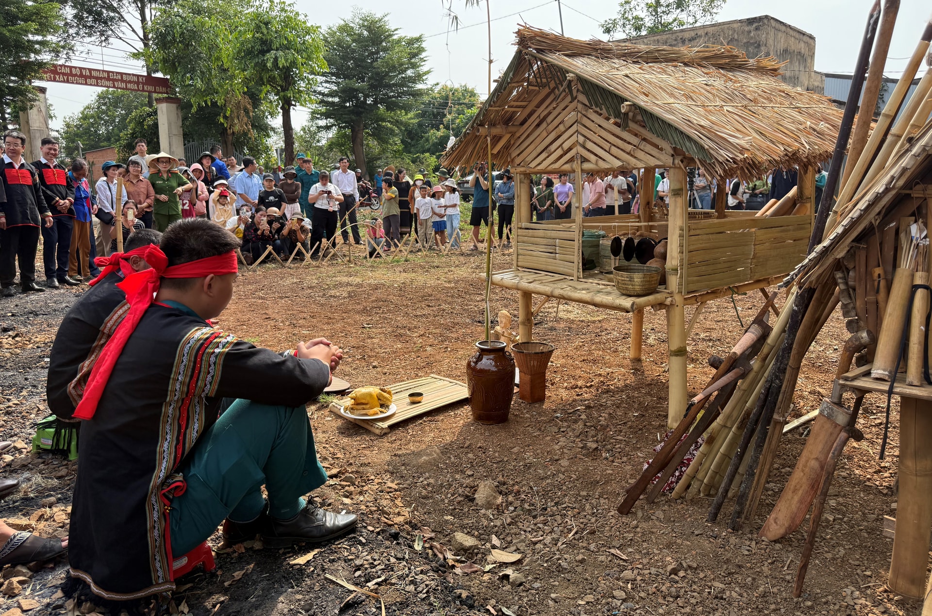 Đồng bào Ê Đê ở buôn Ky, phường Thành Nhất tổ chức lễ cầu mưa