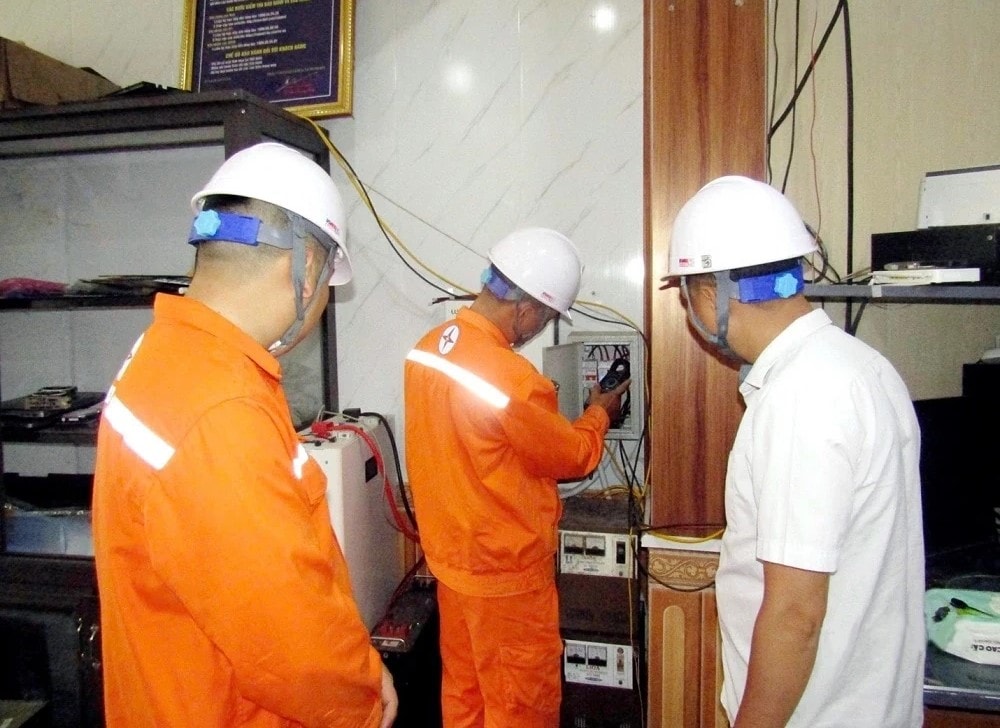 Nhân viên Điện lực Bá Thước