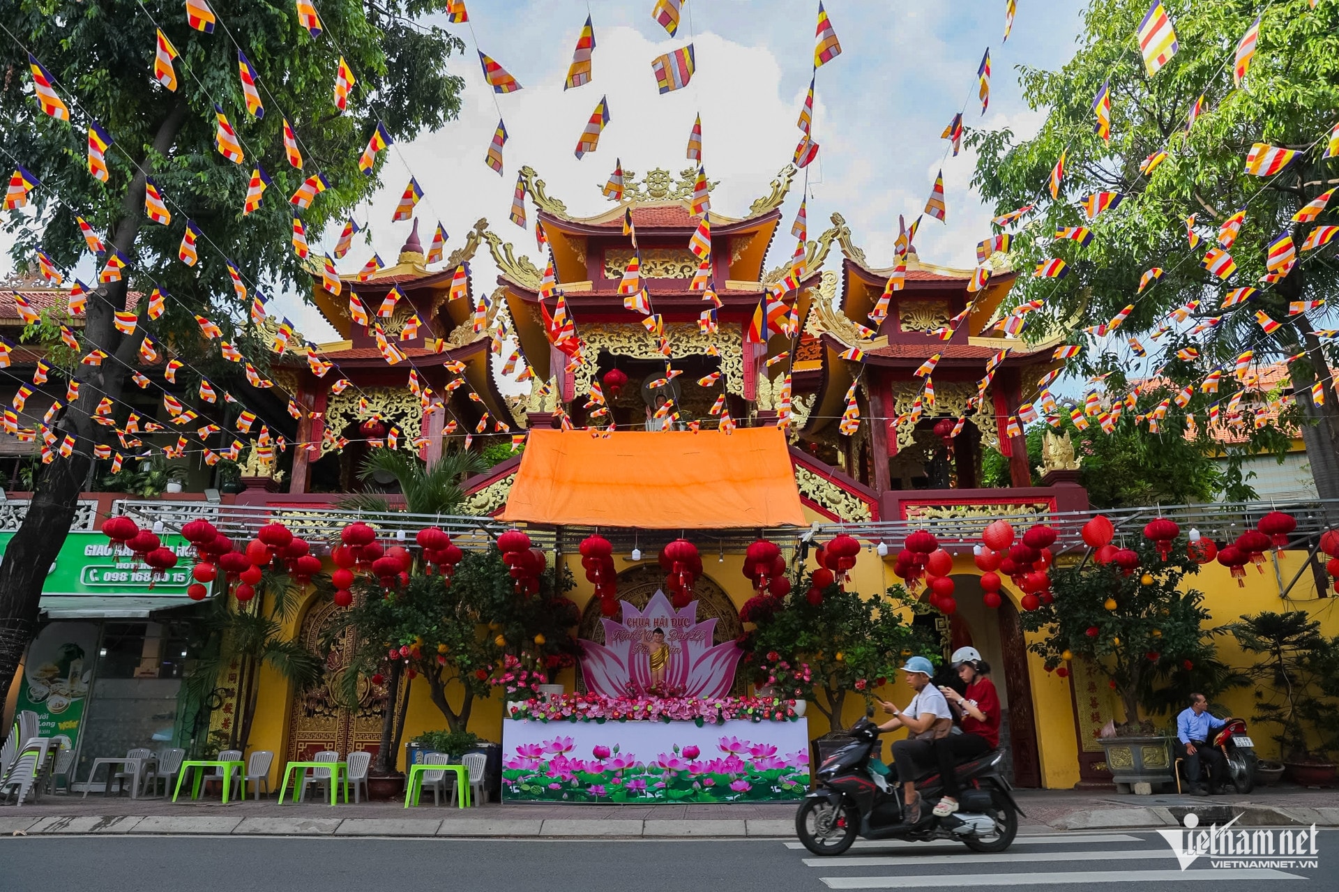 W-phật đản TPHCM Nguyễn Huế 9.jpg