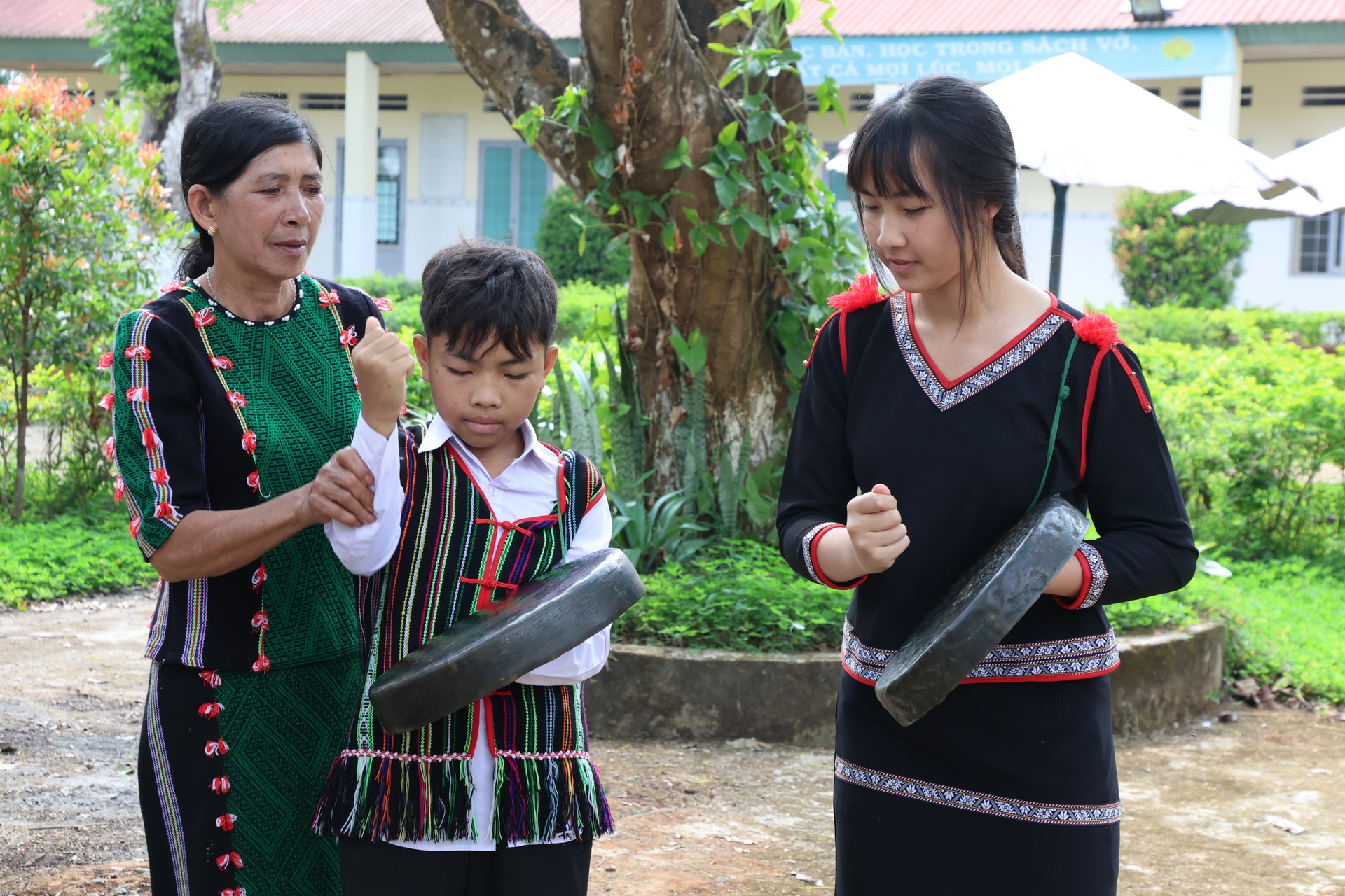 Tiếng chiêng kết nối học sinh với nguồn cội