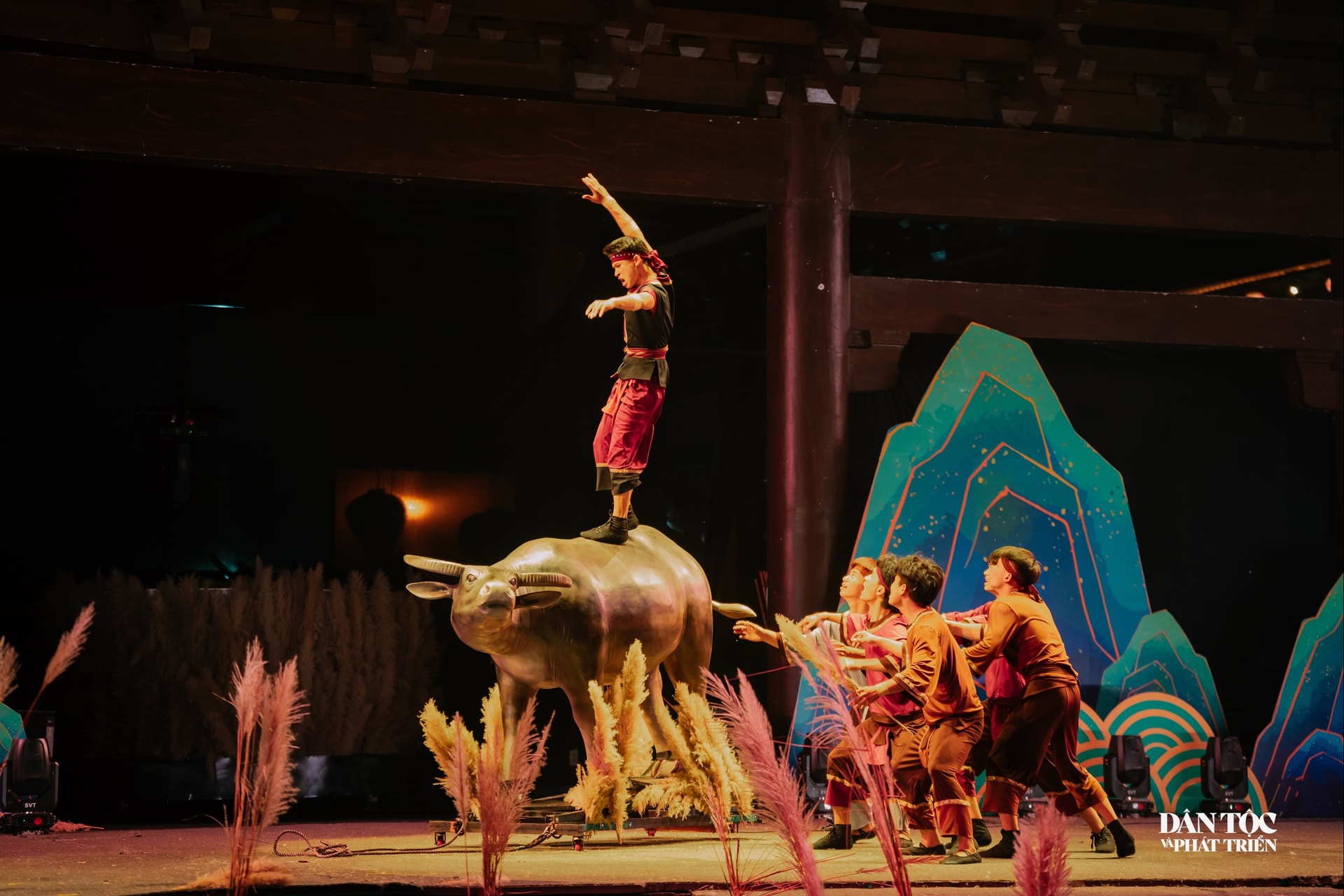Show Thực Cảnh Anh Hung Co Lau Co Do Hoa Lu Ninh Binh - Thuỷ Dinh Pho Co Hoa Lu (127)