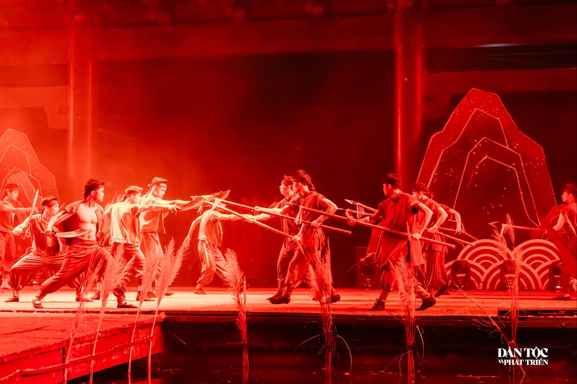 Show Thực Cảnh Anh Hung Co Lau Co Do Hoa Lu Ninh Binh - Thuỷ Dinh Pho Co Hoa Lu (190)