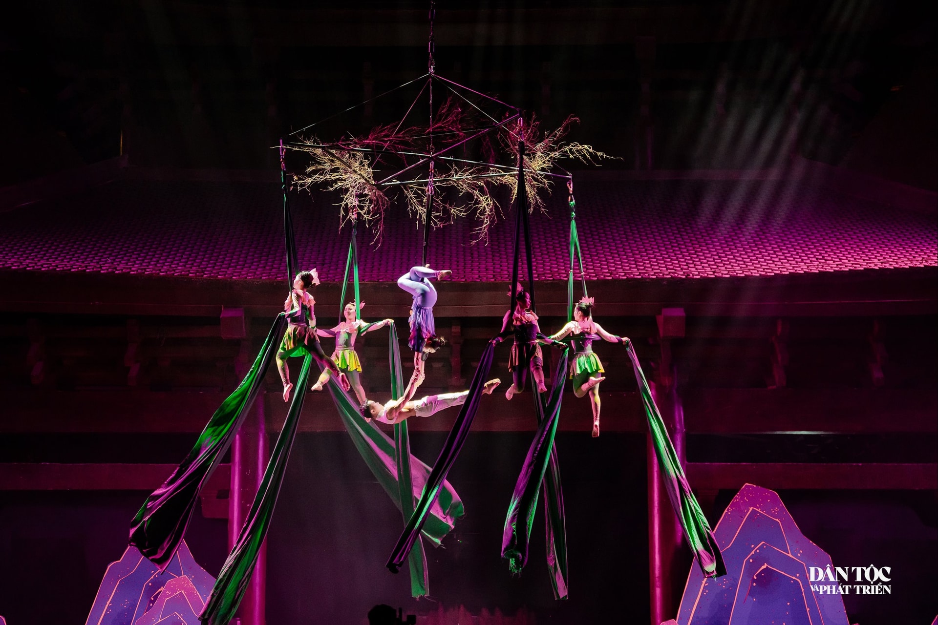 Show Thực Cảnh Anh Hung Co Lau Co Do Hoa Lu Ninh Binh - Thuỷ Dinh Pho Co Hoa Lu (53)