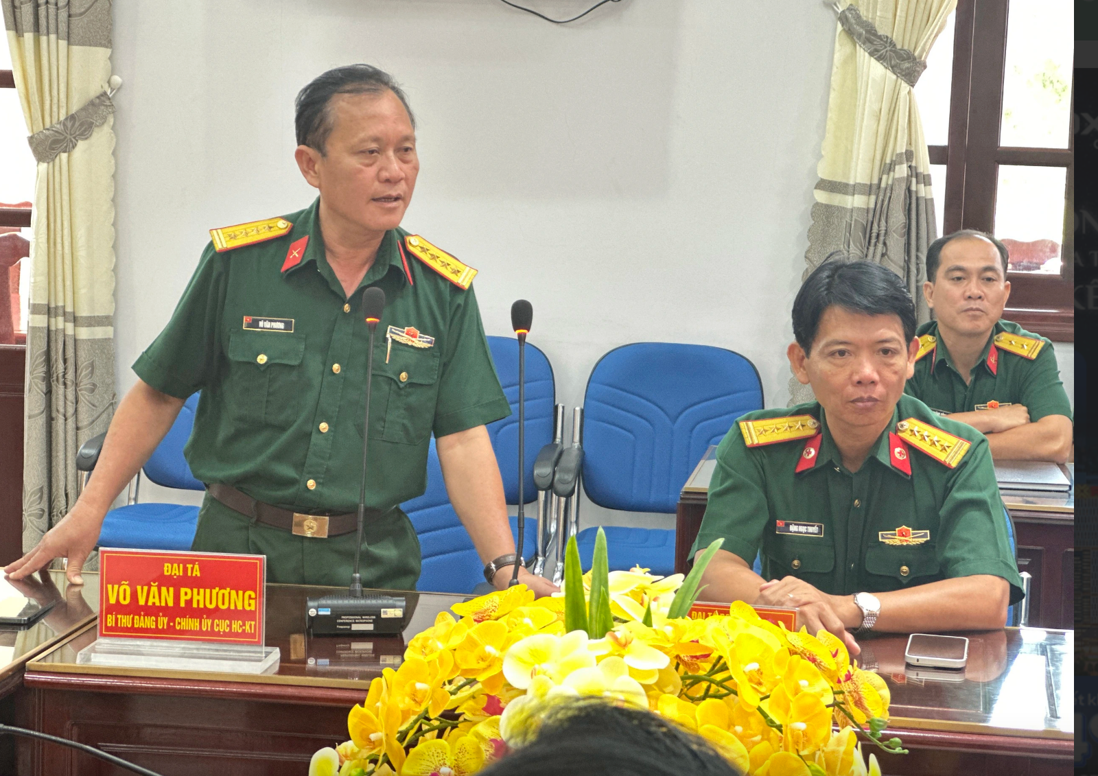 Đại tá Võ Văn Phương - Bí thư Đảng ủy, Chính ủy Cục Hậu cần - Kỹ thuật phát biểu ghi nhận thành tích của ê kíp thực hiện cứu sản phụ bị r8a1n độc cắn