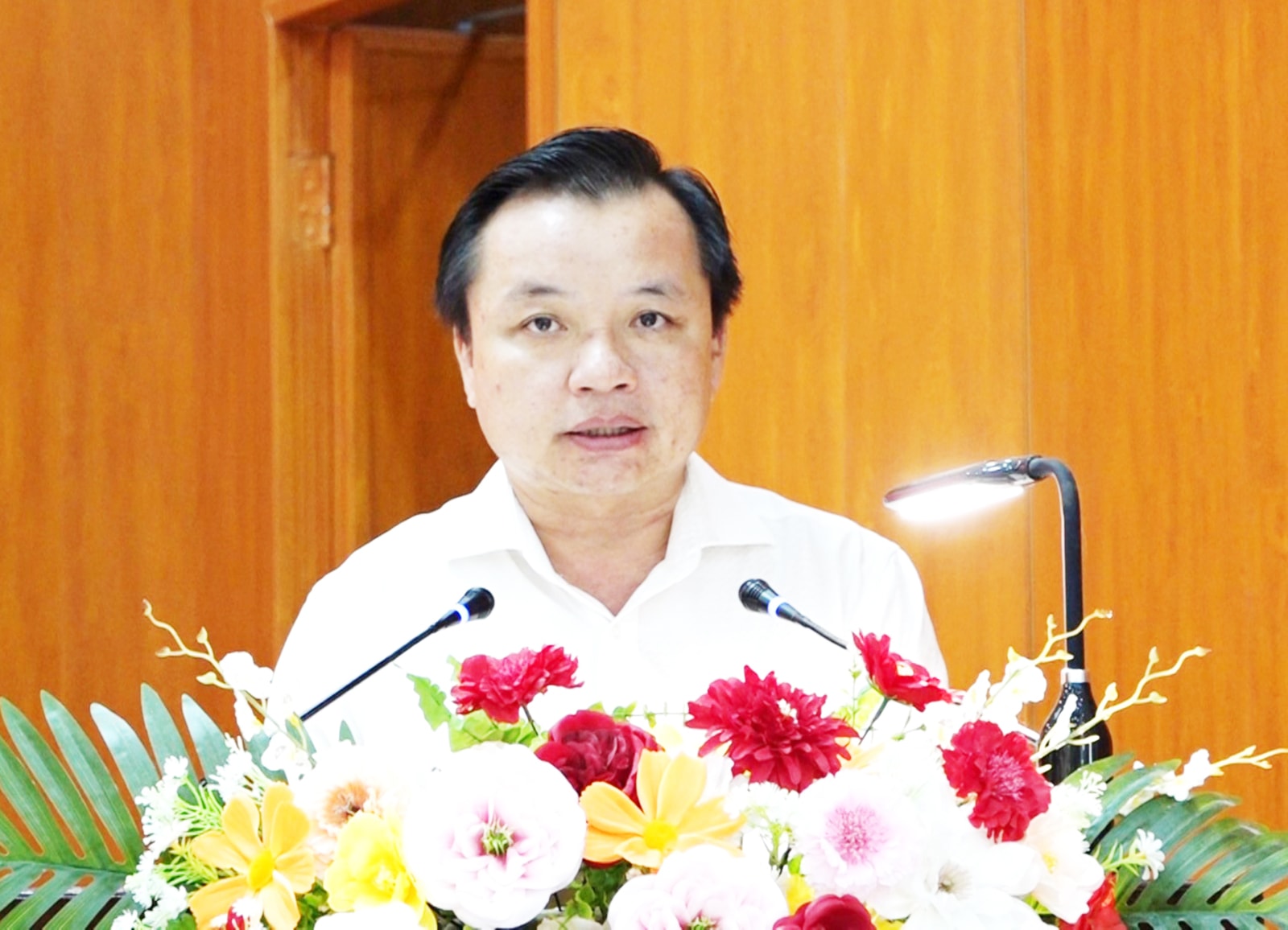 Ông Dương Minh Tâm, Bí thư Đảng ủy xã Hòn Đất phát biểu tại hội nghị