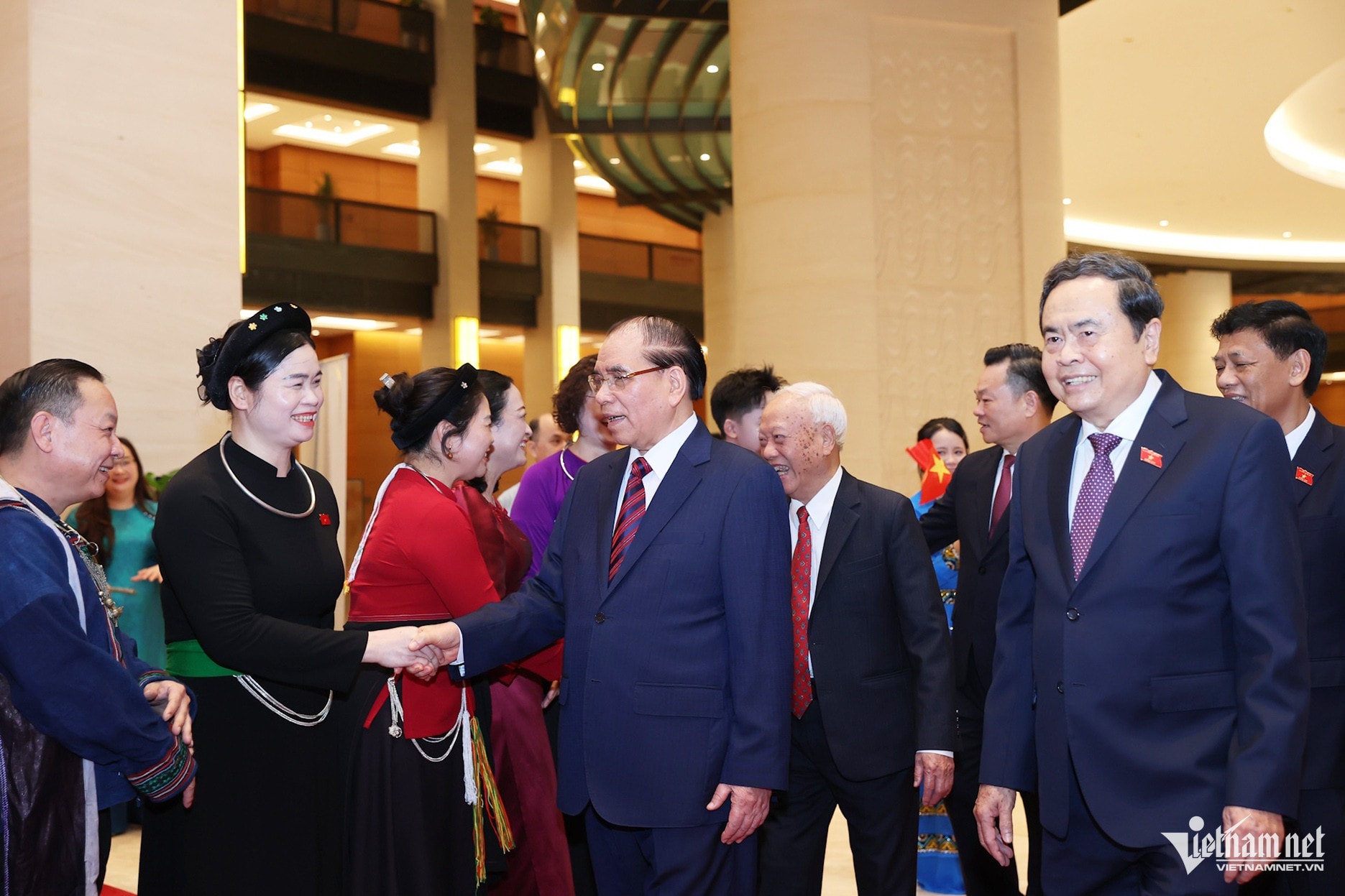 W-Hội đồng dân tộc 1.jpg
