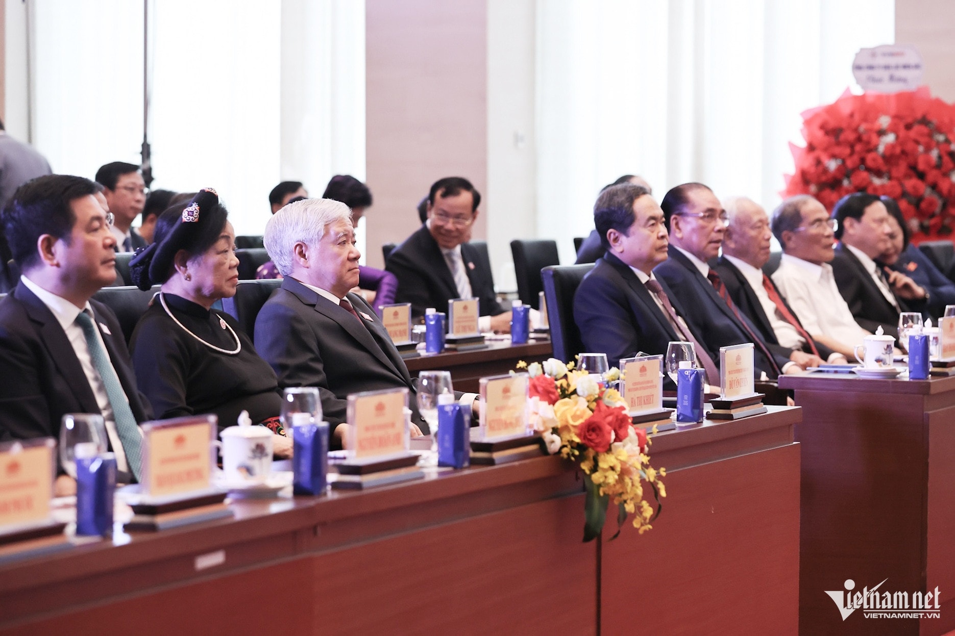 W-Hội đồng dân tộc 2.jpg
