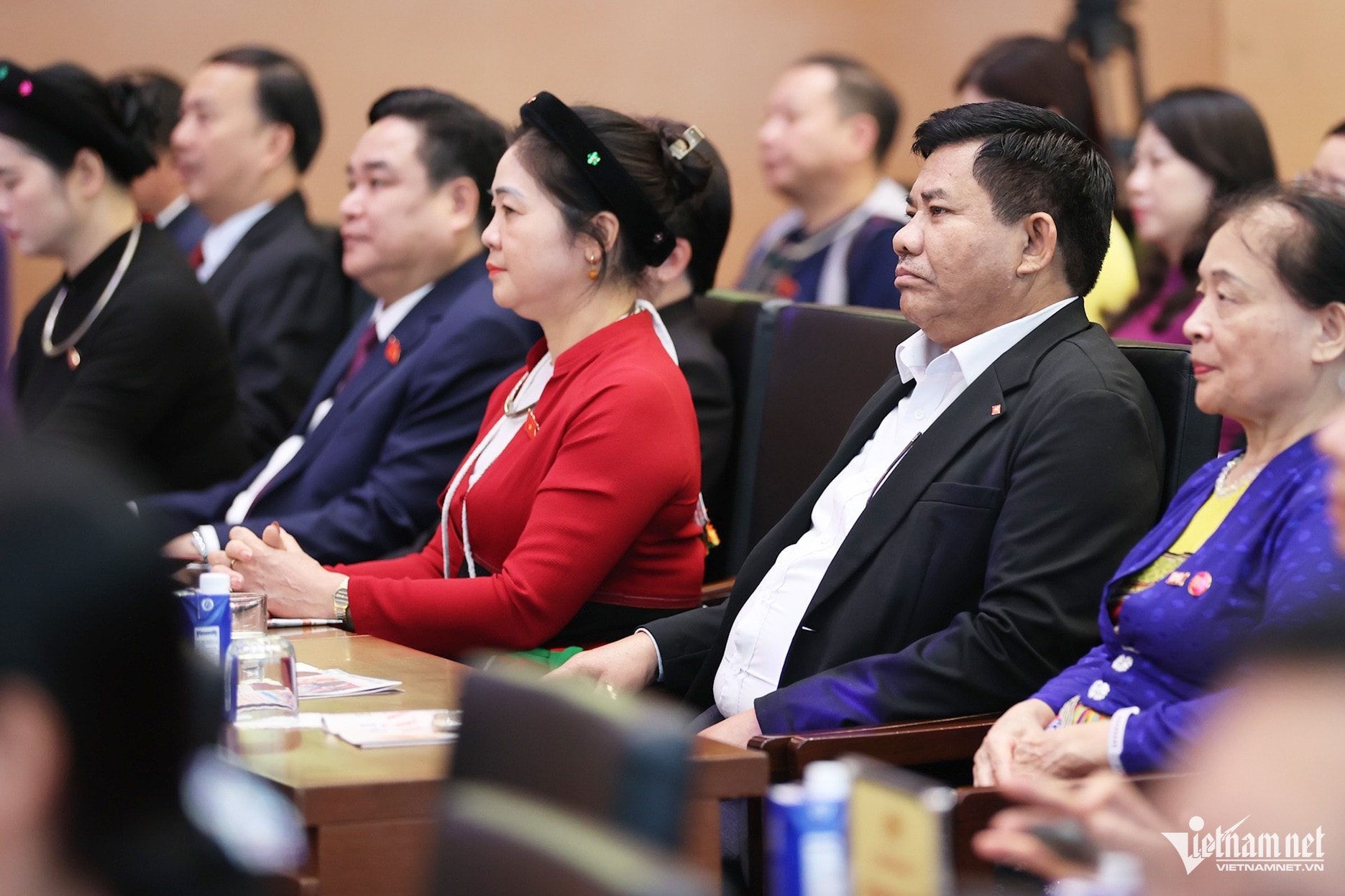 W-Hội đồng dân tộc 3.jpg