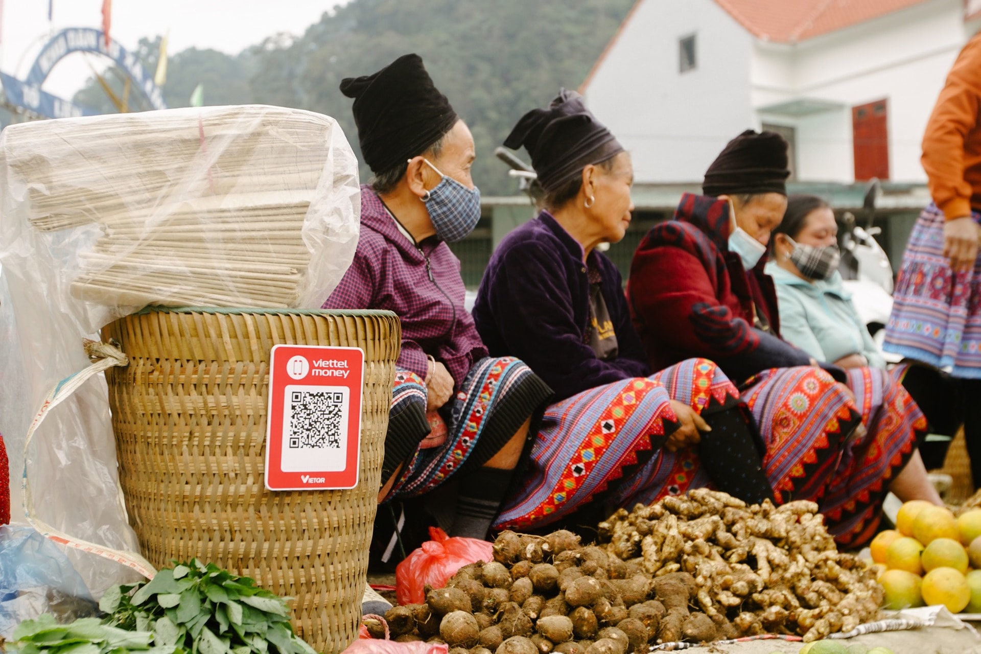 Viettel Money thu hẹp khoảng cách công nghệ, để người dân từ thành thị đến nông thôn, đồng bằng tới miền núi, hải đảo xa xôi đều có thể dễ dàng kết nối, thực hiện trao đổi, mua bán hàng hóa chỉ với số điện thoại.