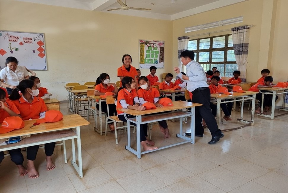 Trang bị kiến thức cơ bản về bình đẳng giới cho già làng, trưởng bản, Người có uy tín