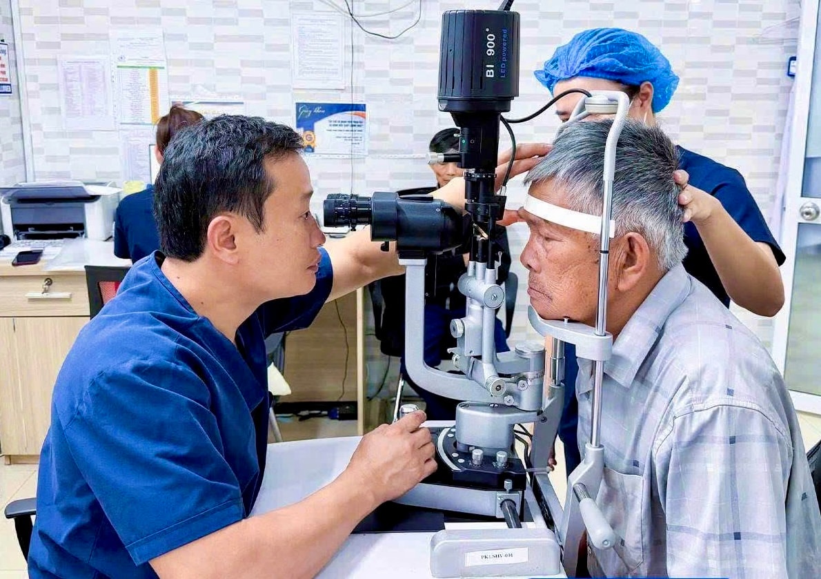 Bệnh viện Mắt Quốc tế Sài Gòn - Gia Lai mang ánh sáng cho người cao tuổi