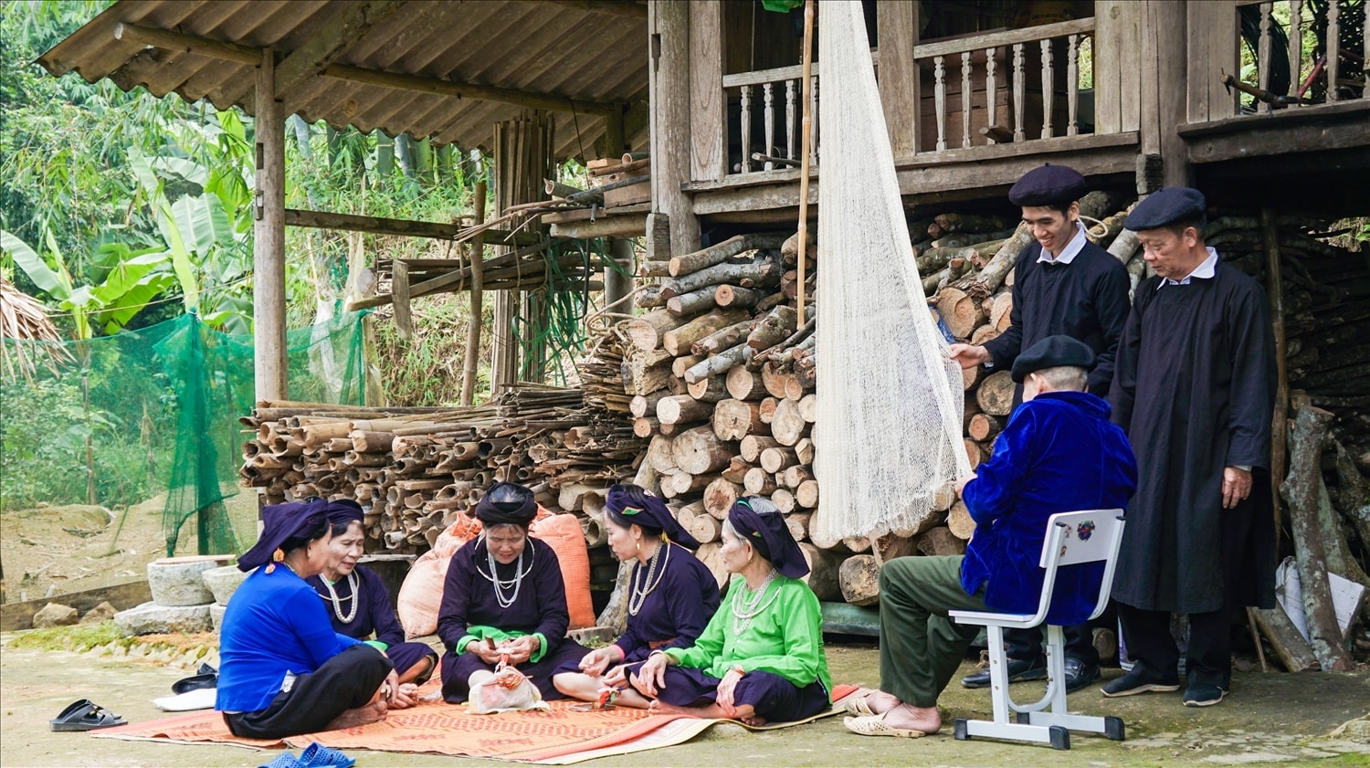 Khơi nguồn lực văn hóa C
