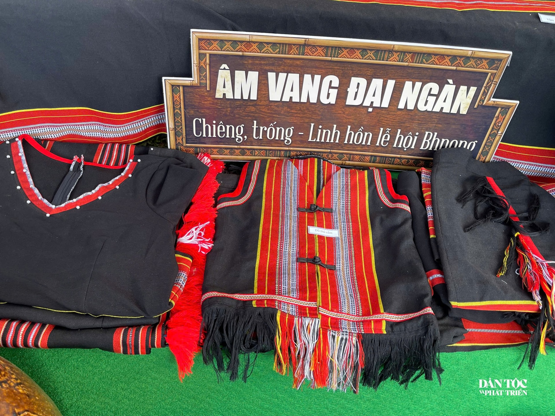 Sắc màu thổ cẩm của trong lễ hội văn hoá. (Ảnh HT)