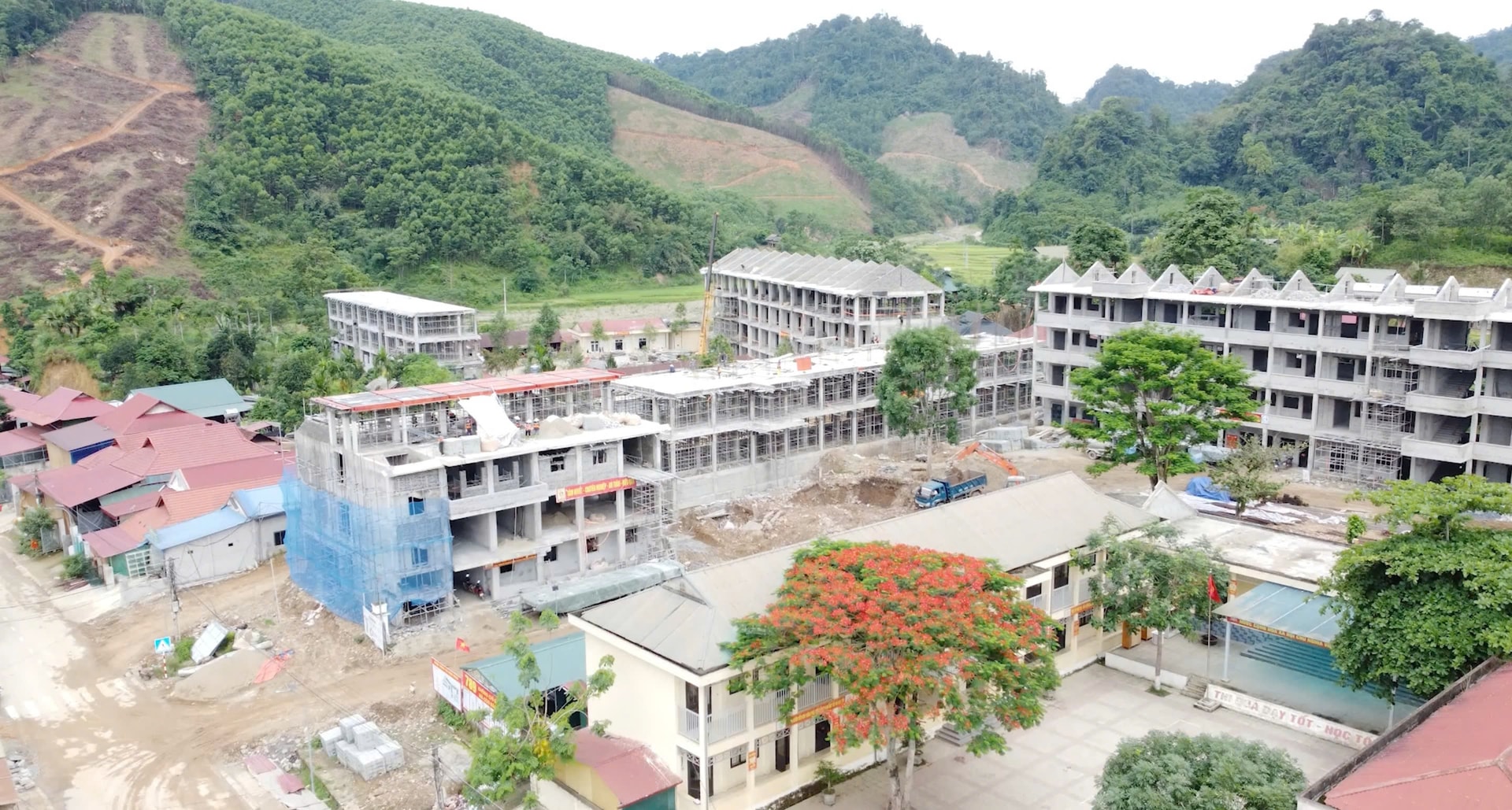 Tăng tốc xây dựng trường nội trú vùng biên