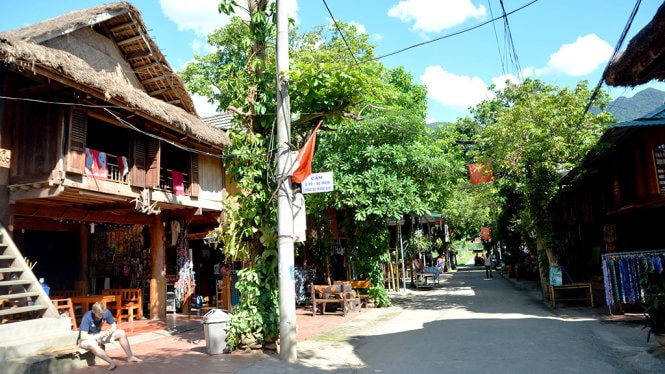 Bản Lác và những nếp nhà sàn nguyên sơ