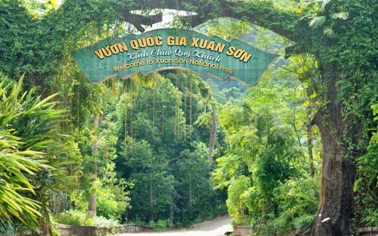 Cổng vào vườn quốc gia Xuân Sơn