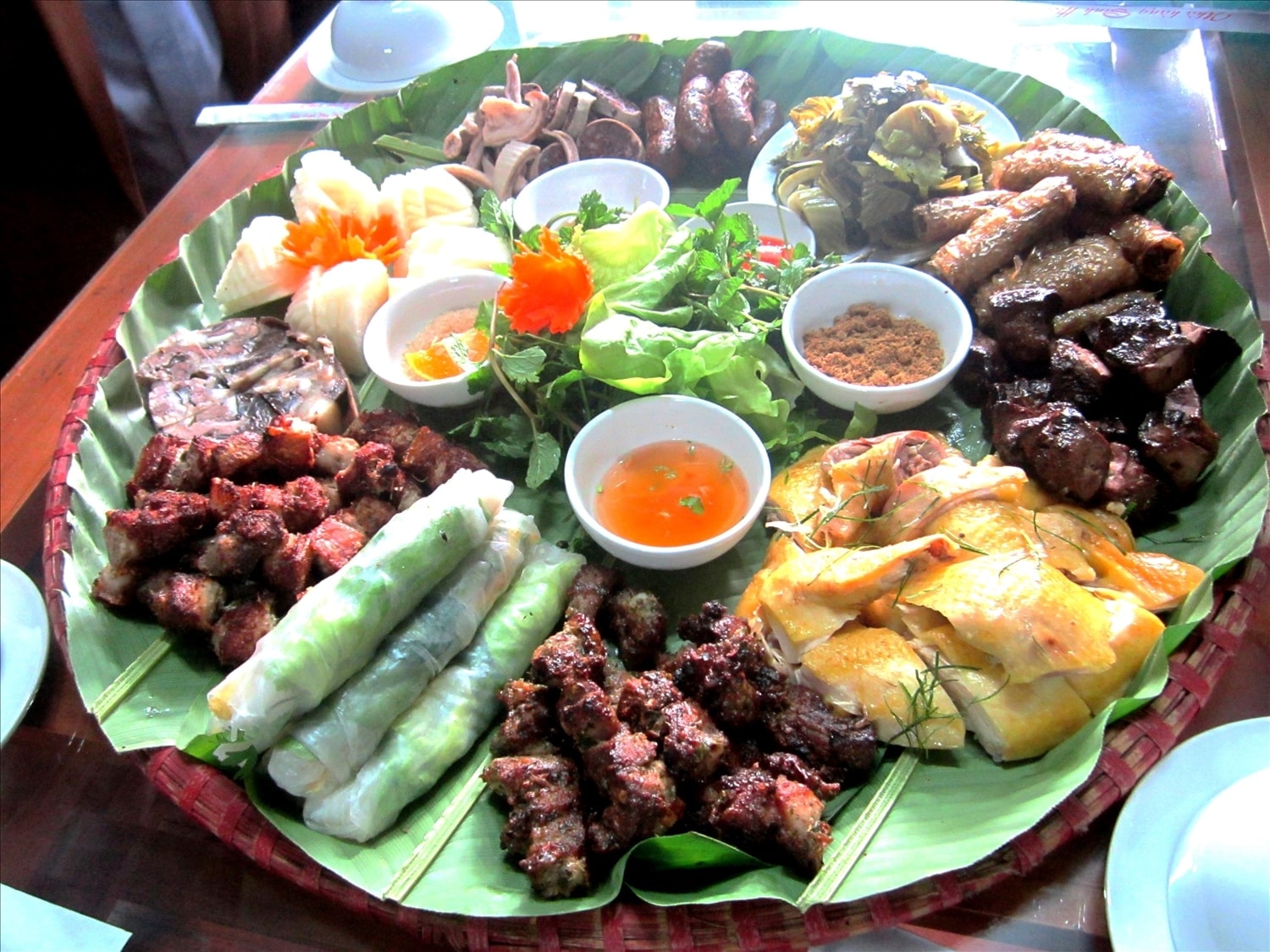 Cỗ Lá