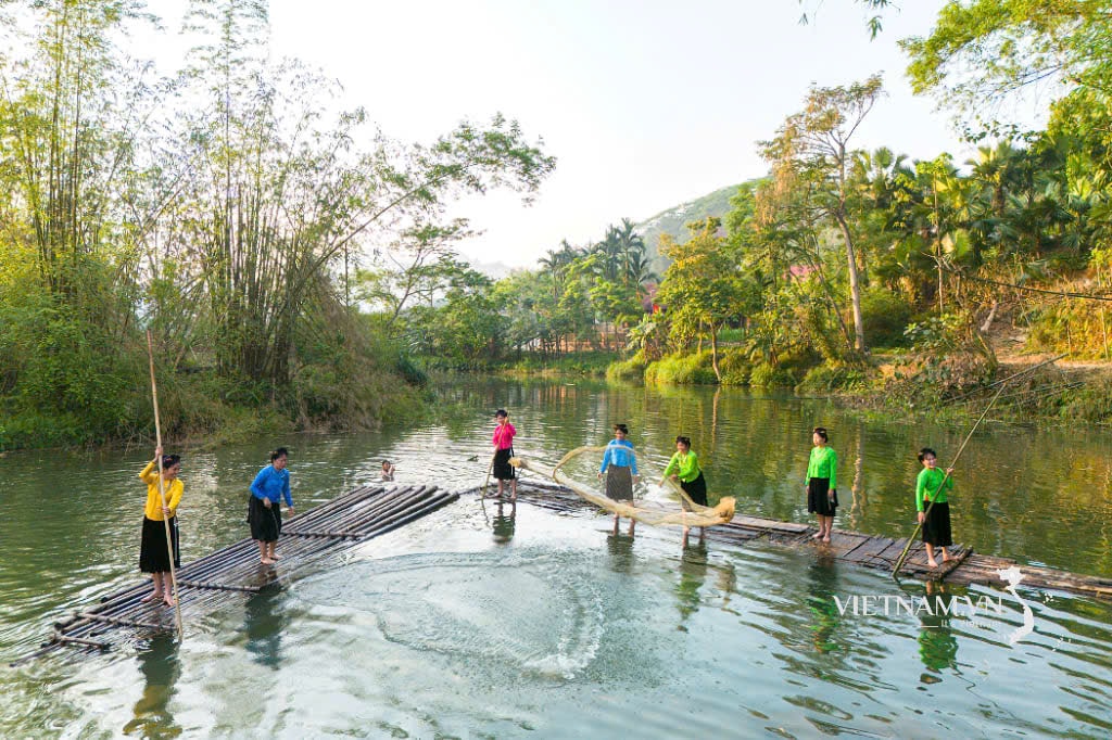 Trải nghiệm đánh bắt cá ở Lâm Thượng (Ảnh Vietnam.vn)