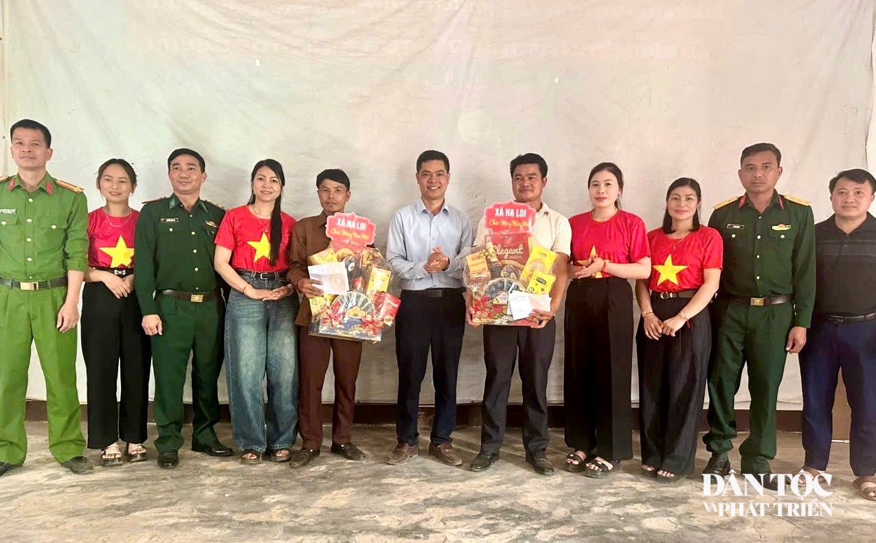 Những món quà từ đất việt đến nước Triệu Voi
