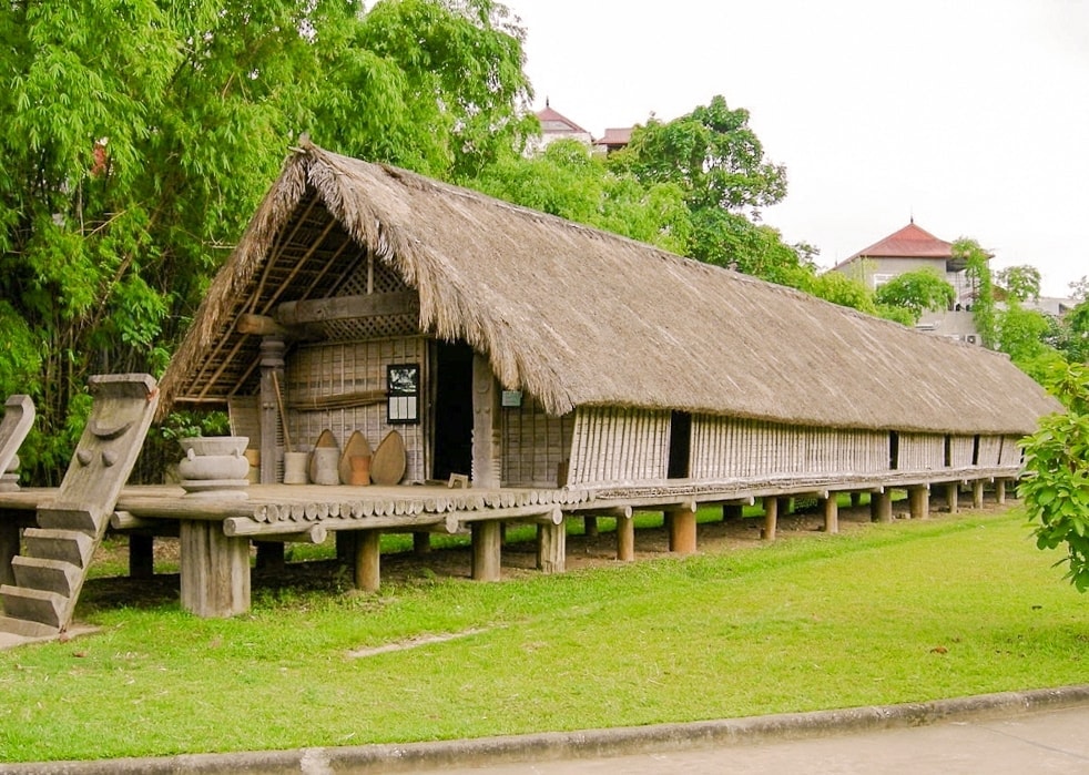 Nhà dài - nghệ thuật tạo hình đặc sắc của người Ê Đê (Ảnh BÁo DT&PT)