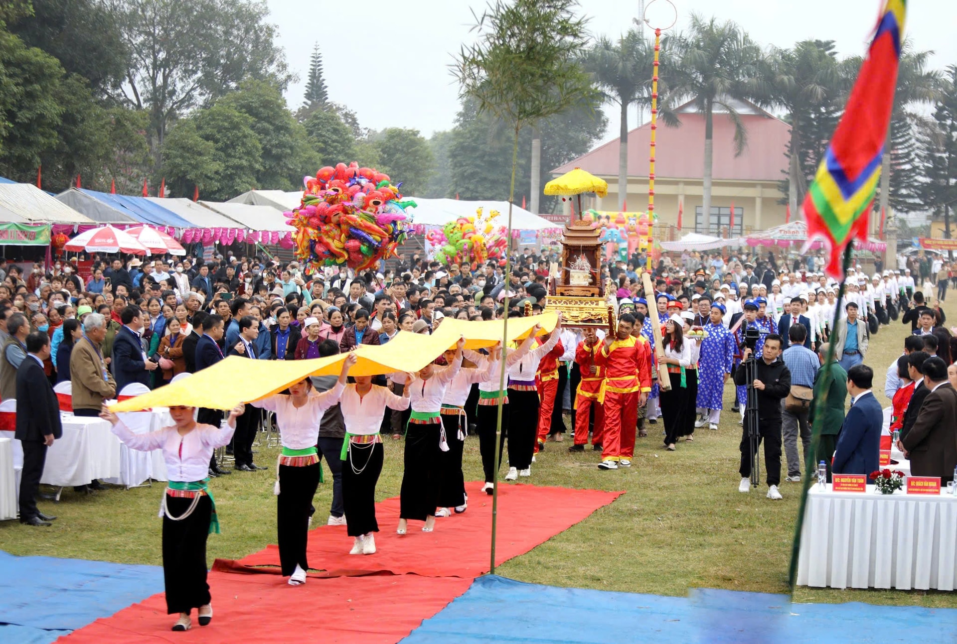 Lễ rước kiệu tại Lễ hội Khai mùa Mường Thàng (Ảnh St)
