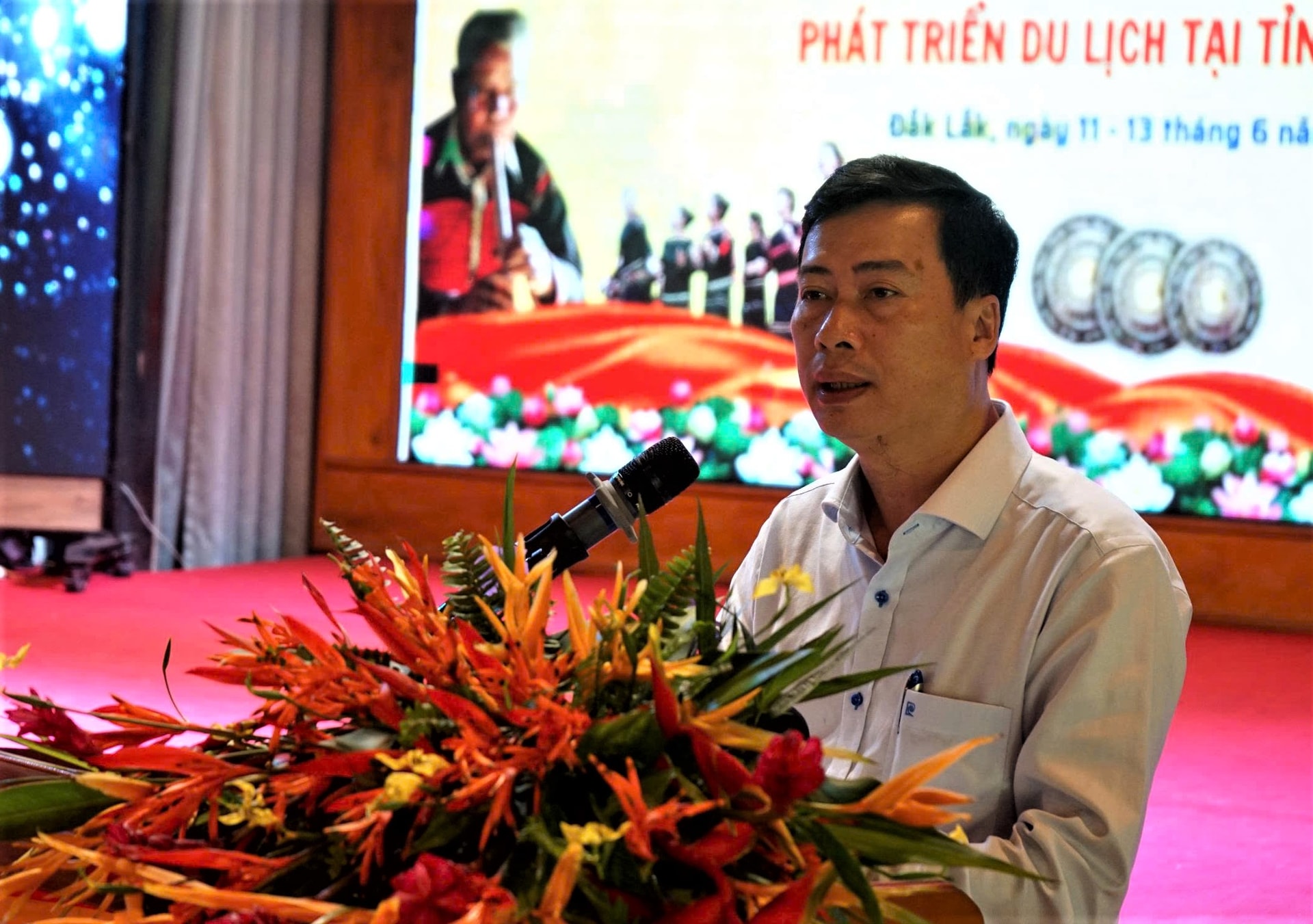 Giám đốc Sở Văn hóa, Thể thao và Du lịch tỉnh Đắk Lắk tỉnh Trần Hồng Tiến phát lớp tập huấn