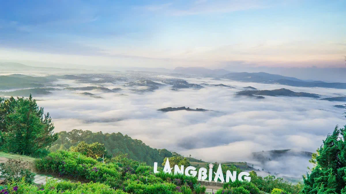 Langbiang trong mây (Ảnh St)
