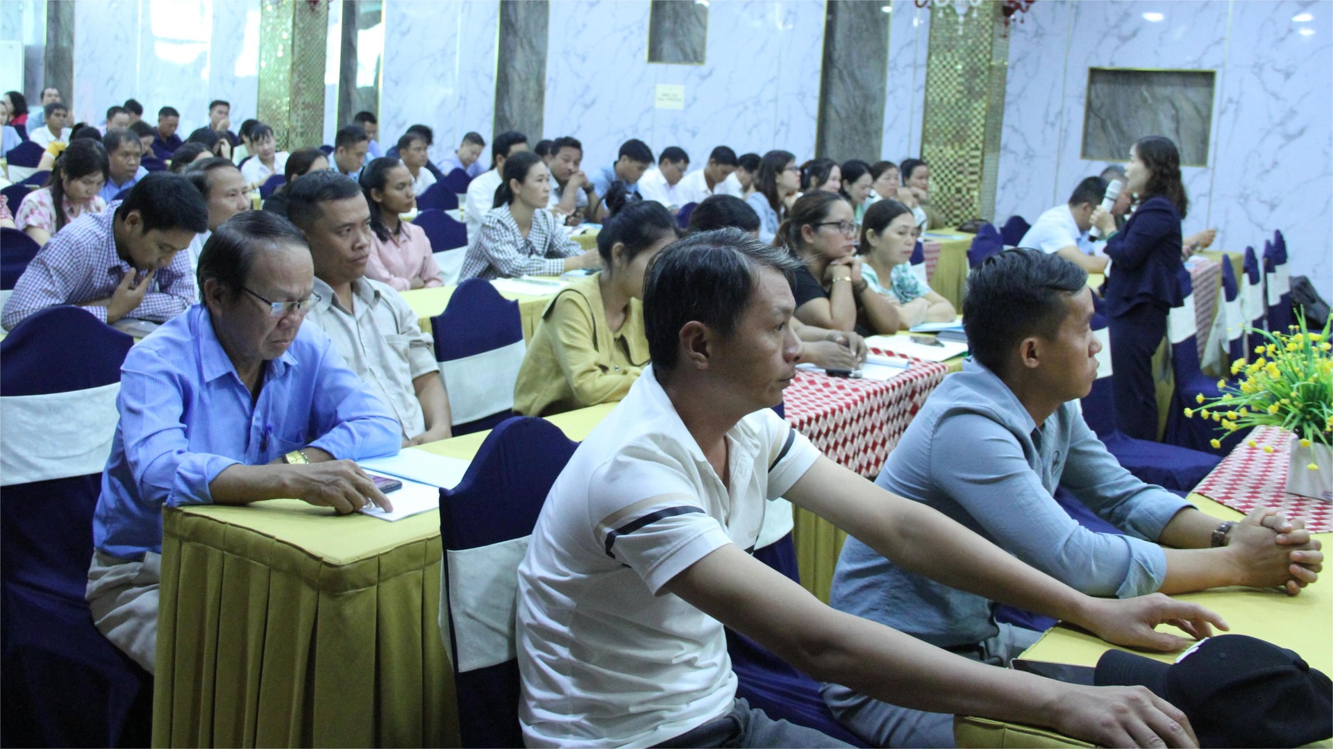 Nâng cao kiến thức pháp luật và kỹ năng truyền thông, vận động, tư vấn pháp luật liên quan về hôn nhân, dân số và gia đình cho cán bộ cơ sở