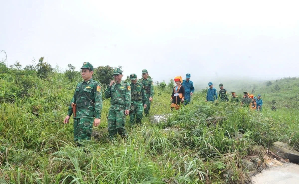 Lực lượng Biên phòng Lạng Sơn và Hội LHPN địa phương phối hợp tuần tra bảo vệ Tổ quốc