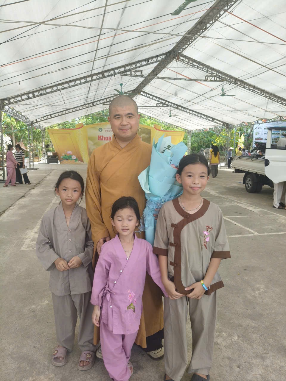 Các con anh Hải