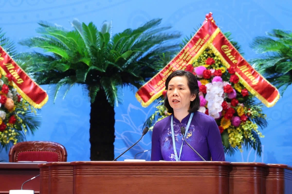 Bà Nguyễn Thị Minh Hương, Phó Chủ tịch Hội LHPN Việt Nam, khai mạc Phiên làm việc thứ nhất