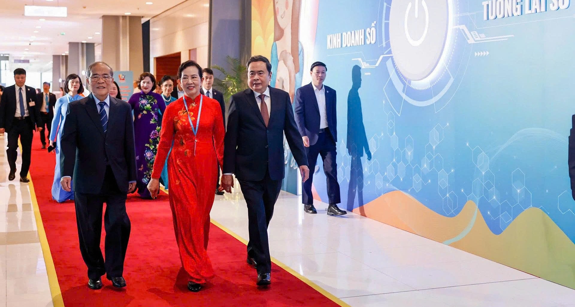 Chủ tịch Quốc hội: Phụ nữ cần trở thành chủ thể kiến tạo tương lai đất nước