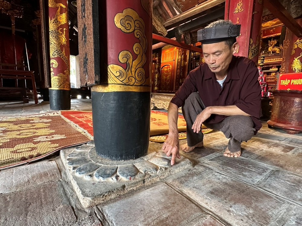 Hai chân tảng bằng đá thời Lý