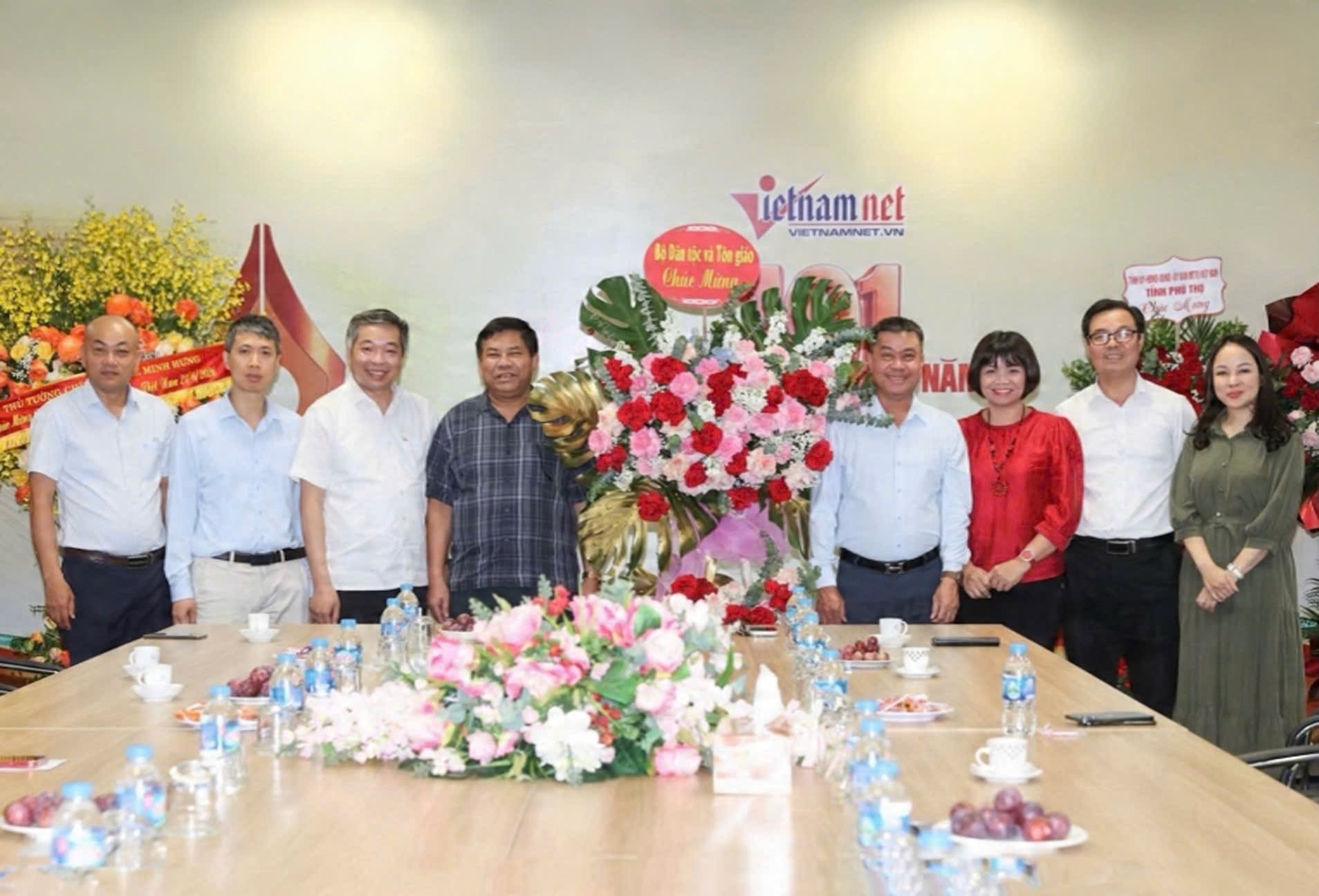 Thứ trưởng Bộ Dân tộc và Tôn giáo Y Thông chúc mừng các cơ quan báo chí của ngành 