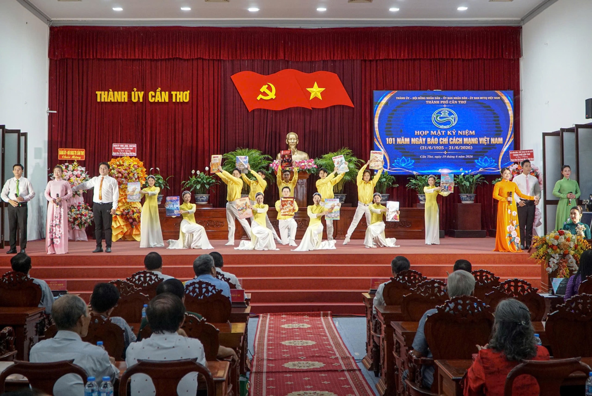Báo chí đi cùng để tạo đồng thuận, đi trước để mở đường
