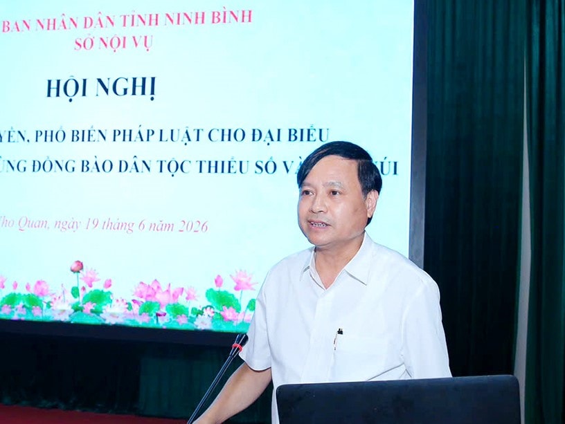 tuyen-truyen-pho-bien-phap-luat-cho-dai-bieu-nguoi-co-uy-tin-421f.jpg