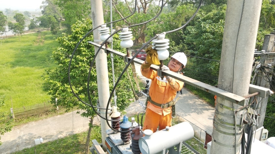 Chỉnh trang, vệ sinh, xử lý khiếm khuyết trên đường dây