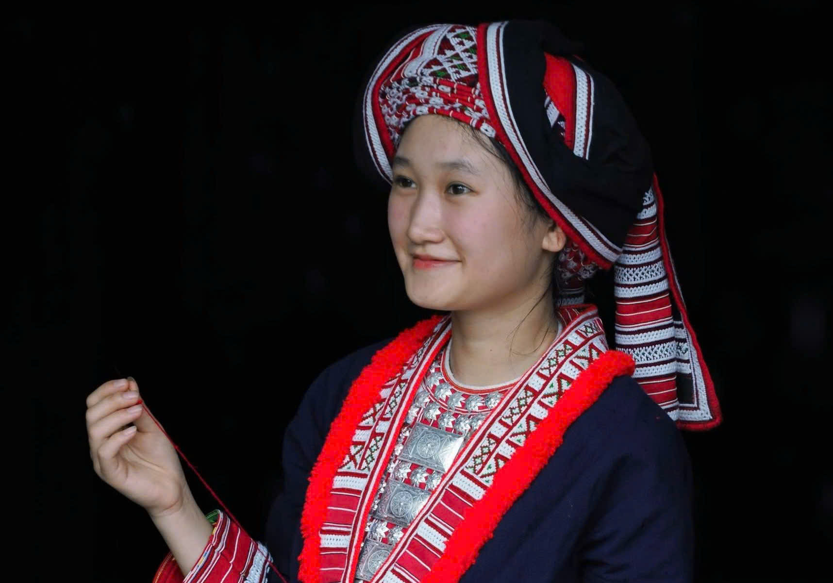 Cô gái Dao đỏ ở Hoàng Su Phì (Ảnh Bùi Đức Hùng)