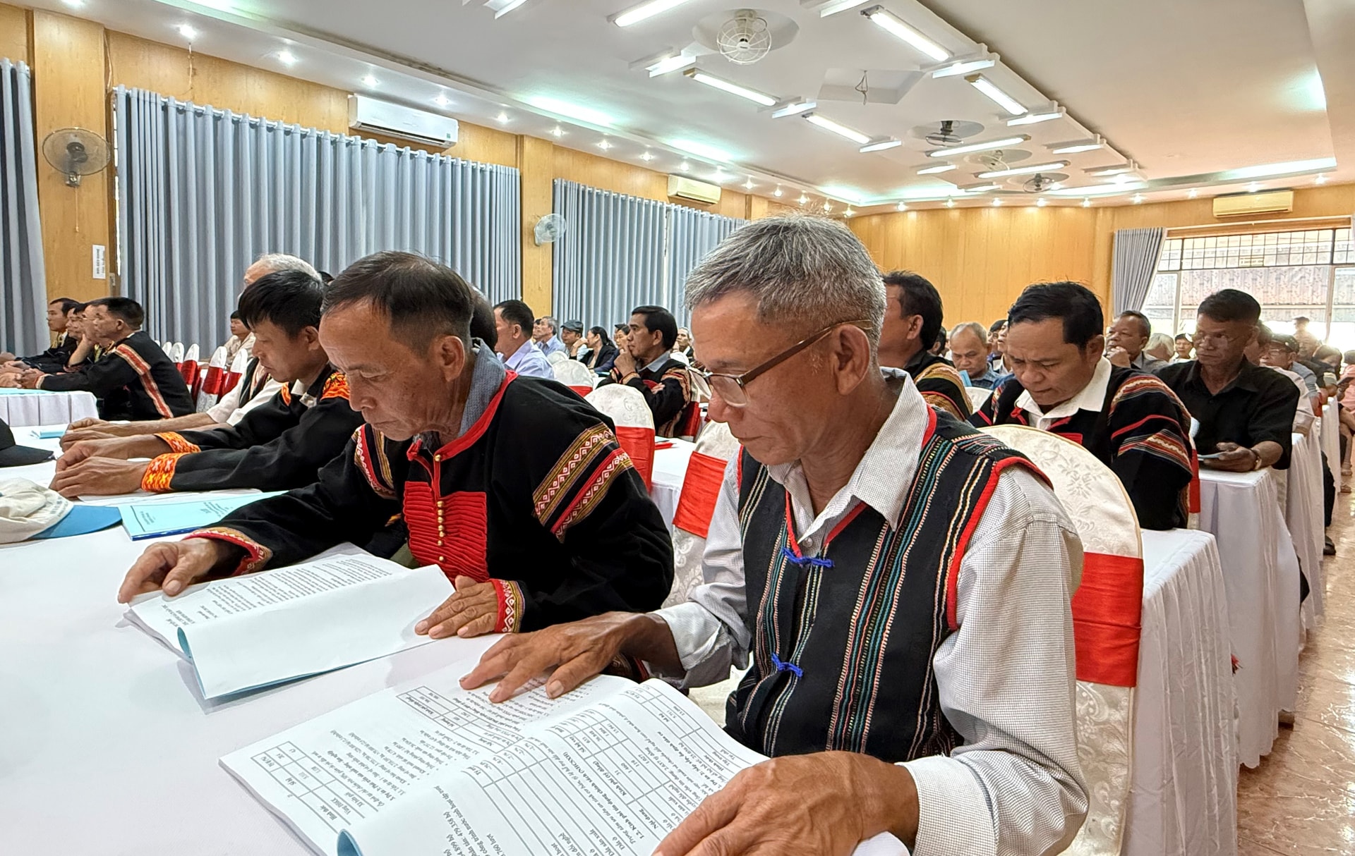 Người có uy tín là lực lượng nòng cốt vận động người dân nâng cao cảnh giác trước những thông tin sai lệch