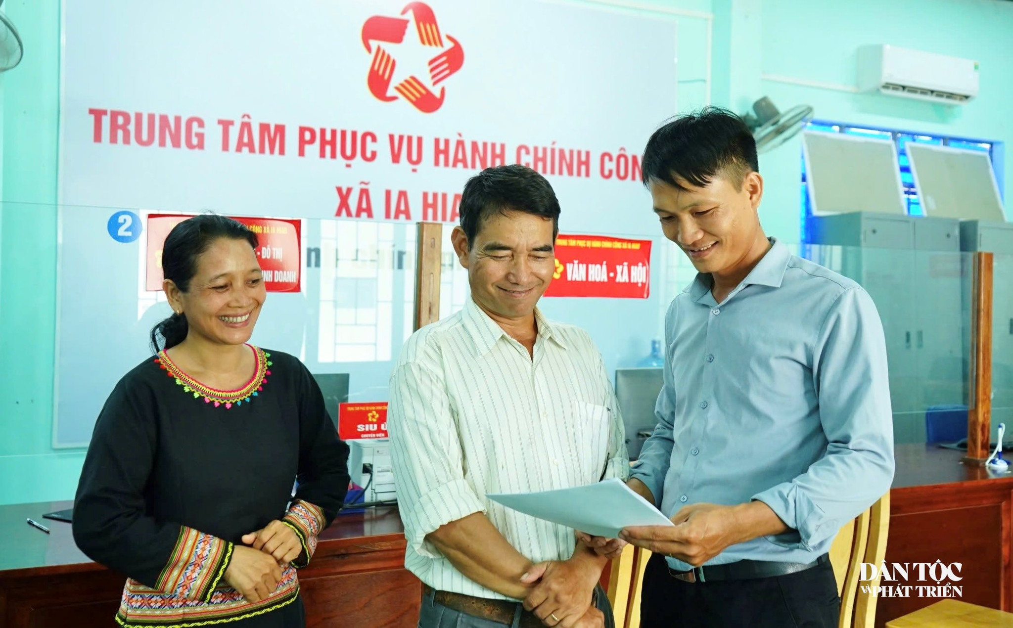 Chính quyền địa phương luôn đồng hành cùng bà con các tôn giáo.jpg