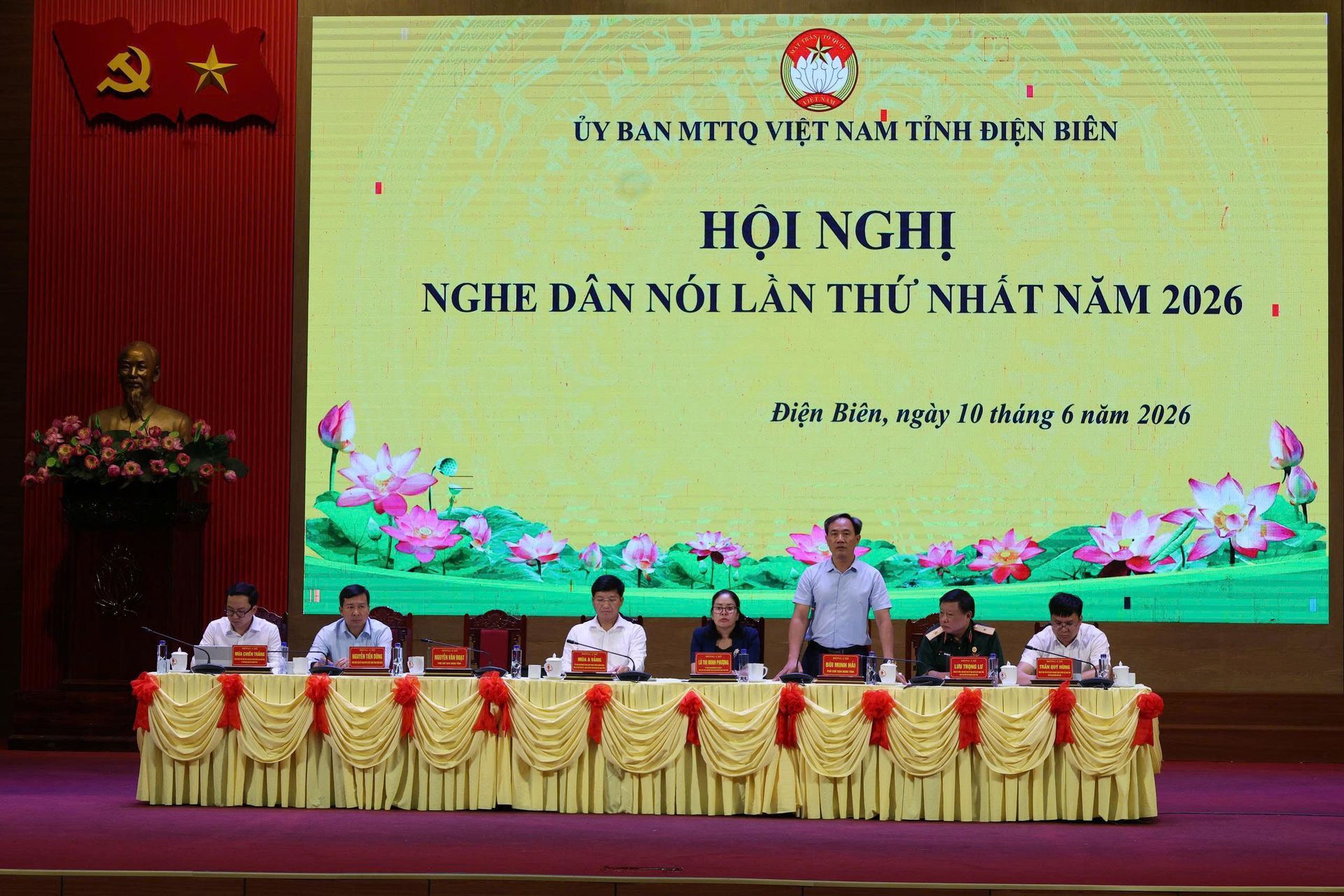 Lắng nghe dân