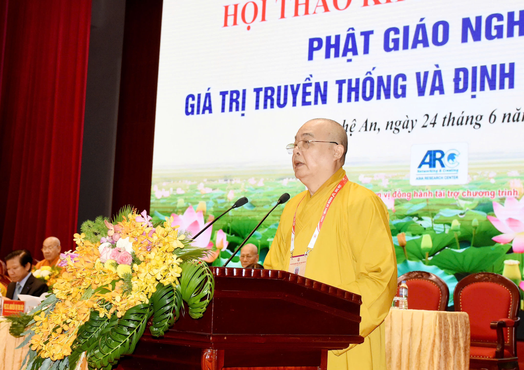 Hòa thượng Thích Thanh Nhiễu – Ủy viên Thường trực Hội đồng Chứng minh, Phó Chủ tịch Thường trực Trung ương Giáo hội Phật giáo Việt Nam, Trưởng Ban Trị sự Giáo hội Phật giáo Việt Nam tỉnh Nghệ An phát biểu khai mạc Hội thảo