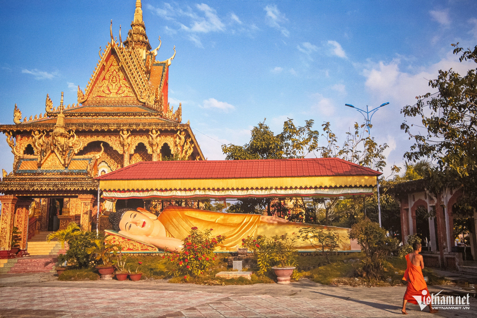W-chùa việt nam.jpg