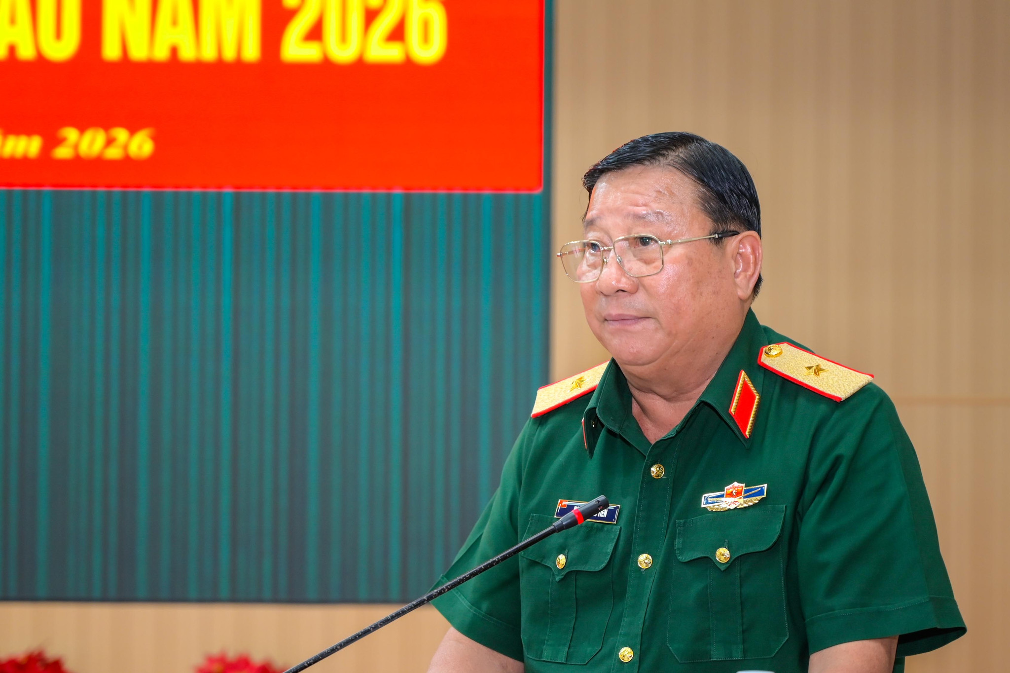 Thiếu tướng Nguyễn Văn Tiền, Phó Tư lệnh Quân khu 9 phát biểu tại hội hội nghị